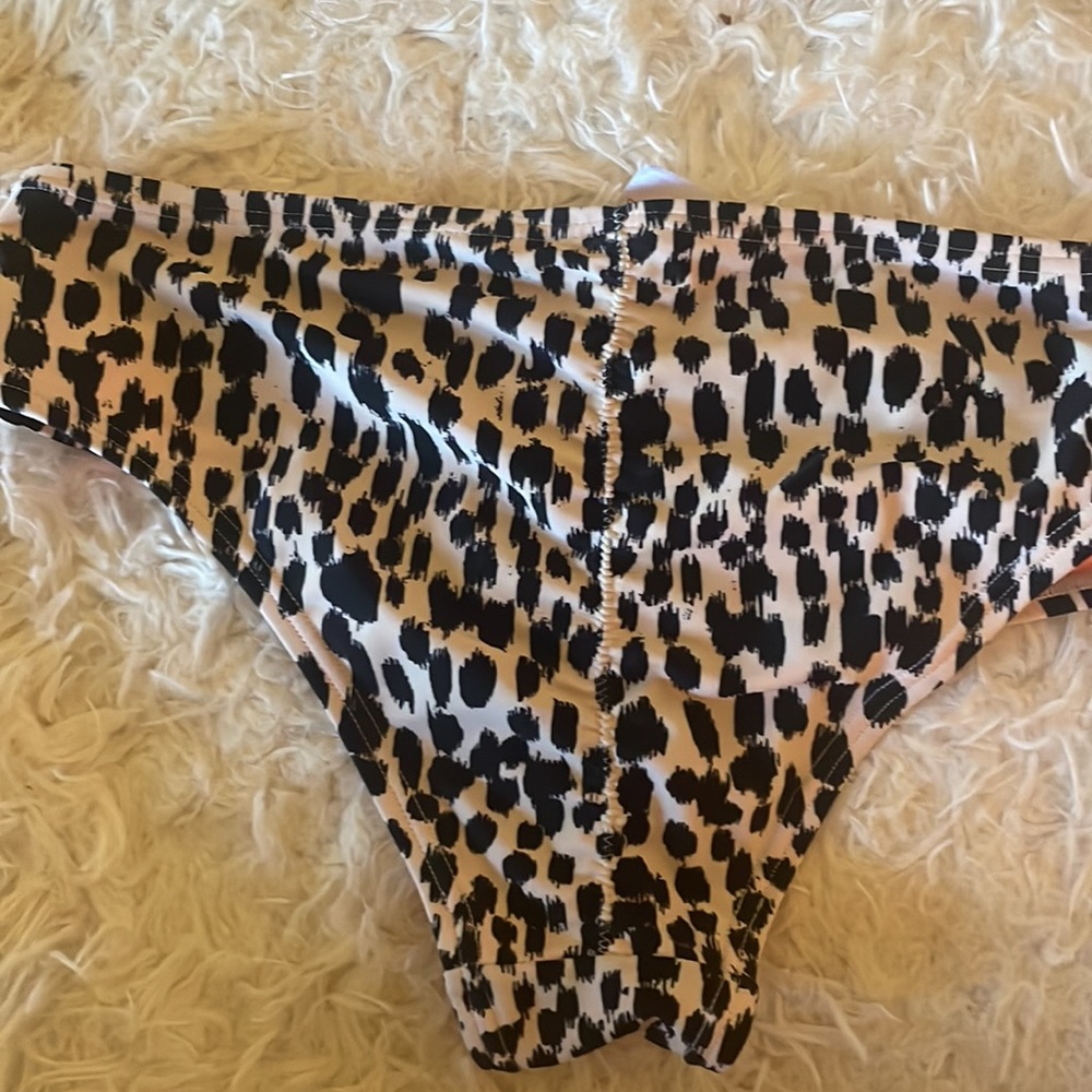 Bikini - Picture 7 of 8